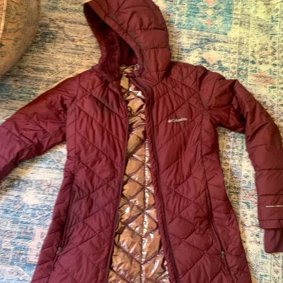 Burgundy small women’s Columbia jacket - Picture 3 of 5
